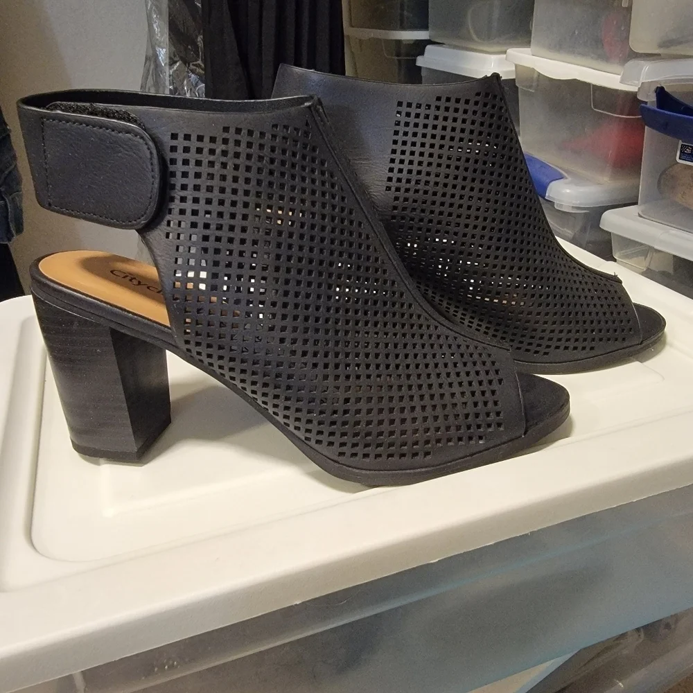 Cityclassified Black Perforated Block Heel Sandals